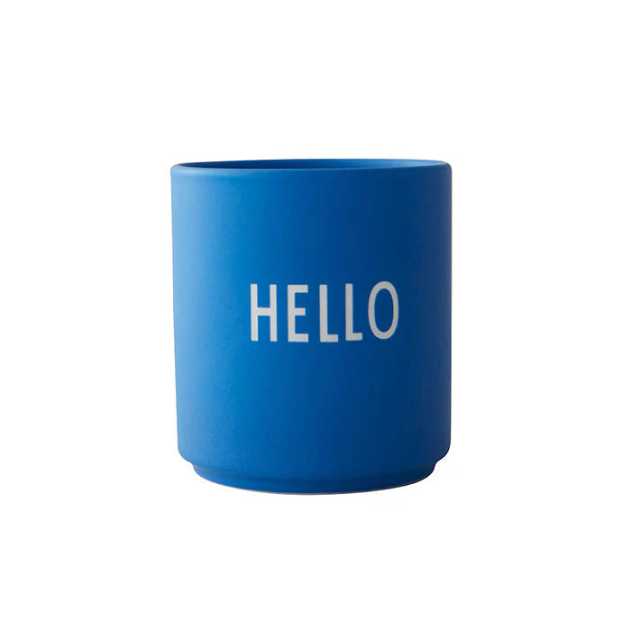 Blaue "Hello" Tasse von Design Letters aus Porzellan