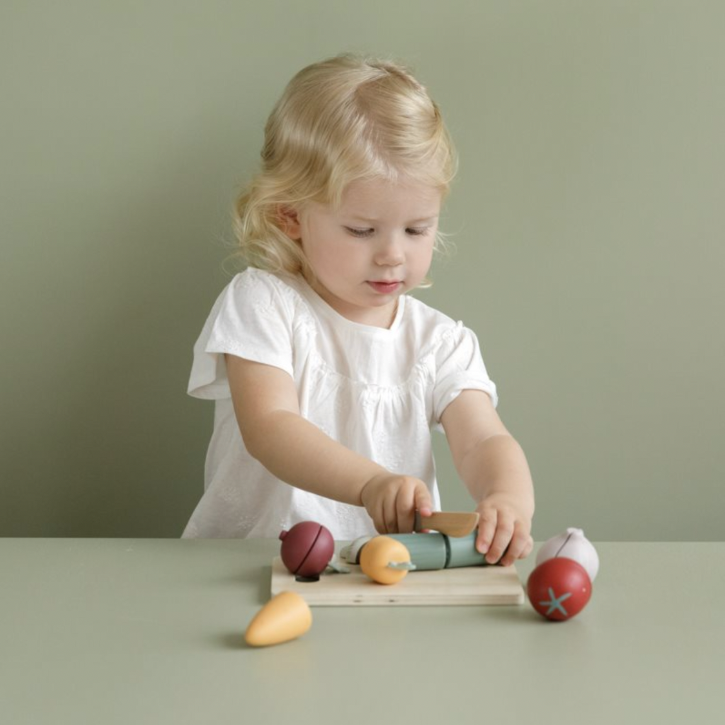 Holz-Gemüse zum Schneiden, als Zubehör für Kaufmannsladen oder die Kinderküche