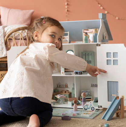 Puppenhaus aus Holz mit Zubehör von Little Dutch