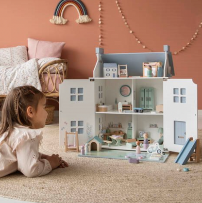 Puppenhaus aus Holz mit Zubehör von Little Dutch