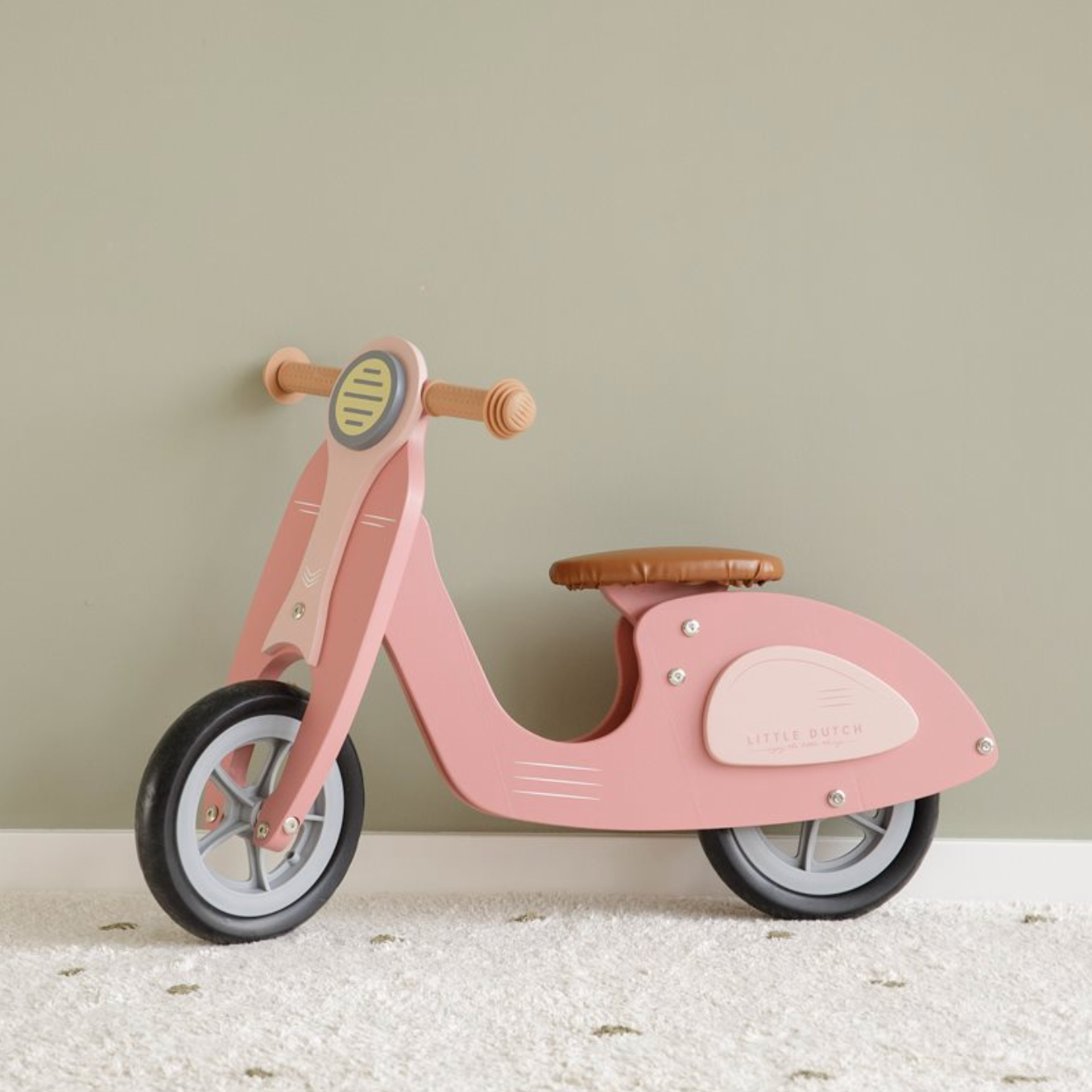 Rosa Laufrad im Vespa-Stil von Little Dutch