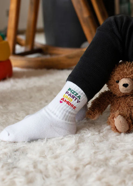 Socken mit "Pizza, Party, Amore " Aufschrift für Babys und Kinder bis 4 Jahre